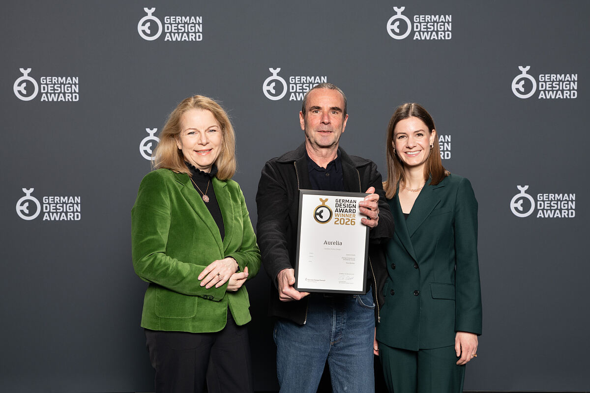 German Design Award 2026 Ehinger Schwarz 1876 Karin Saey (GF Ehinger Schwarz 1876), Timo Küchler (Designer), Sina Geyer (Prokuristin Ehinger Schwarz 1876)