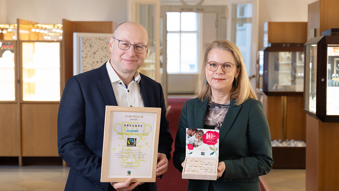 DJ 10 Jahre Fairtrade Gold Hartwig Kirner, GF Fairtrade Österreich und Karin Saey, Head of Retail Dorotheum