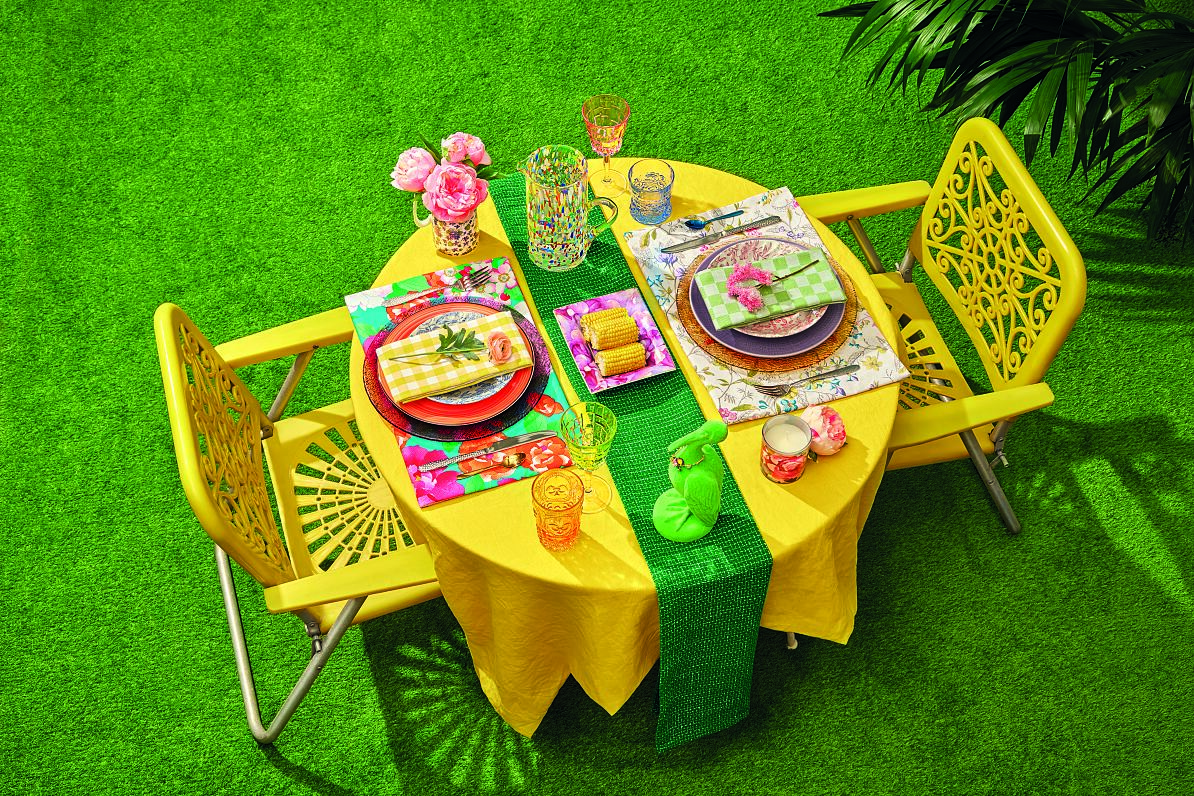 outdoor dining_056h_F6_CMYK