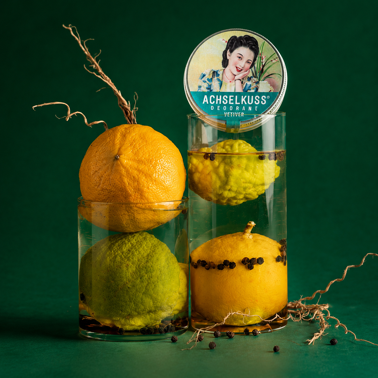 Das Jubiläumsjahr zelebriert ACHSELKUSS mit der neuen Deocreme Vetiver, die ab Oktober im Handel erhältlich ist.