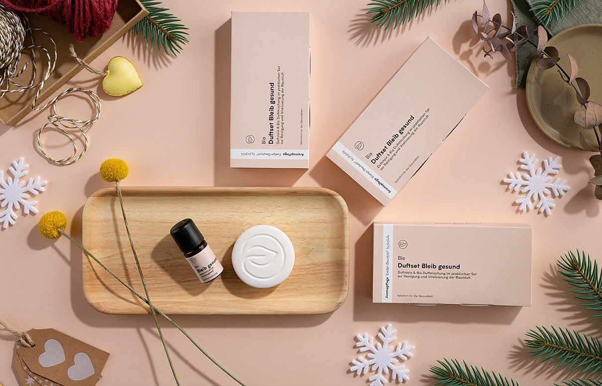 Passend zur Weihnachtszeit präsentiert Aromapflege Evelyn Deutsch ausgewählte Produkt-Highlights, die sich hervorragend als liebevolle Präsente eignen, wie zum Beispiel das Bleib Gesund Duftset