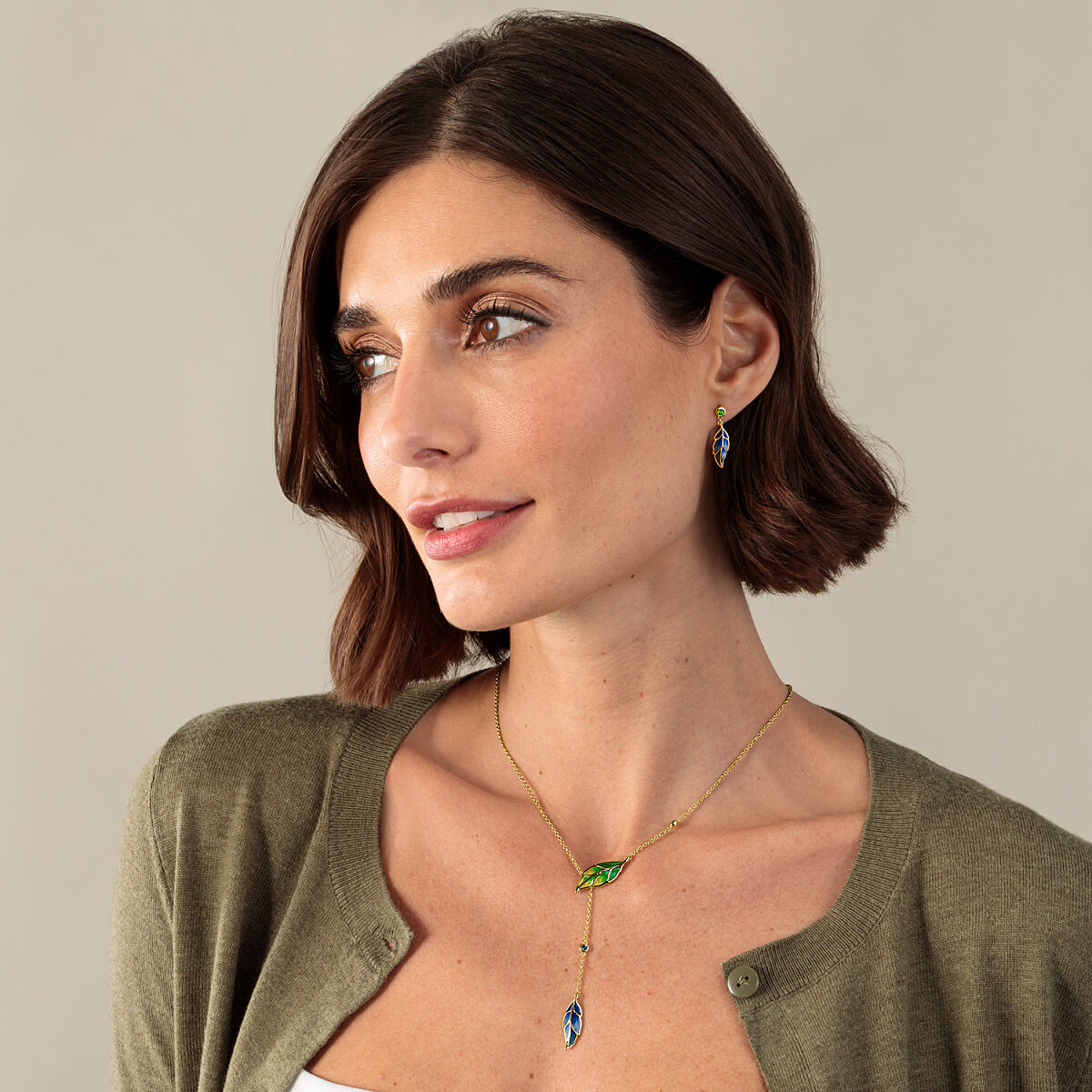 Dorotheum Juwelier weiß, dass zum perfekten Wiesn Auftritt nicht nur ein elegantes Dirndl gehört, sondern auch das passende Schmuckstück, das den Look veredelt und zum strahlenden Mittelpunkt macht