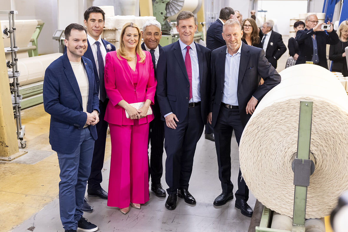 2.v.l Michael Unger (GF VOSSEN), LR Daniela Winkler, Werner Dax, Friedrich Schopf (Linz Textil AG), Stefan Koubek