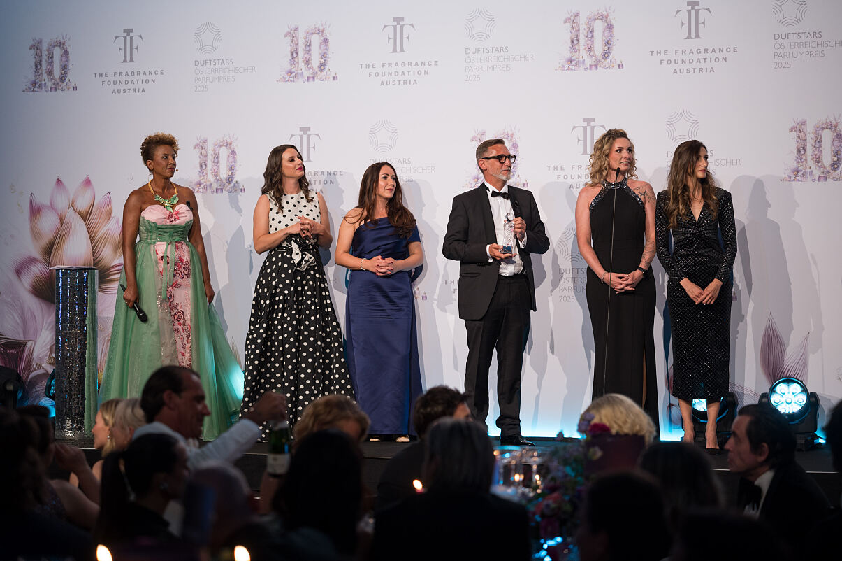 DUFTSTARS 2025_Handelsaward (3)_Arabella Kiesbauer_Irena Ivkic_ Evelina Jüttner_Peter Steiner_Katerina Waldherr_Anita Kinces-Földesi (Alina Parndorf) ©MarkusWache