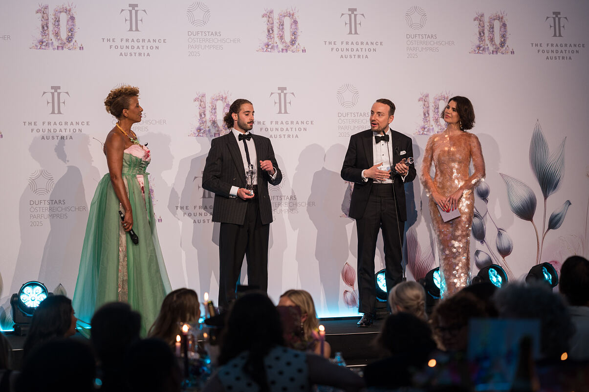 DUFTSTARS 2025_Klassiker Herren_Arabella Kiesbauer_Stefan Lindenthal (Prada)_Davide Piediscalzi (Dior)_Leona König ©MarkusWache