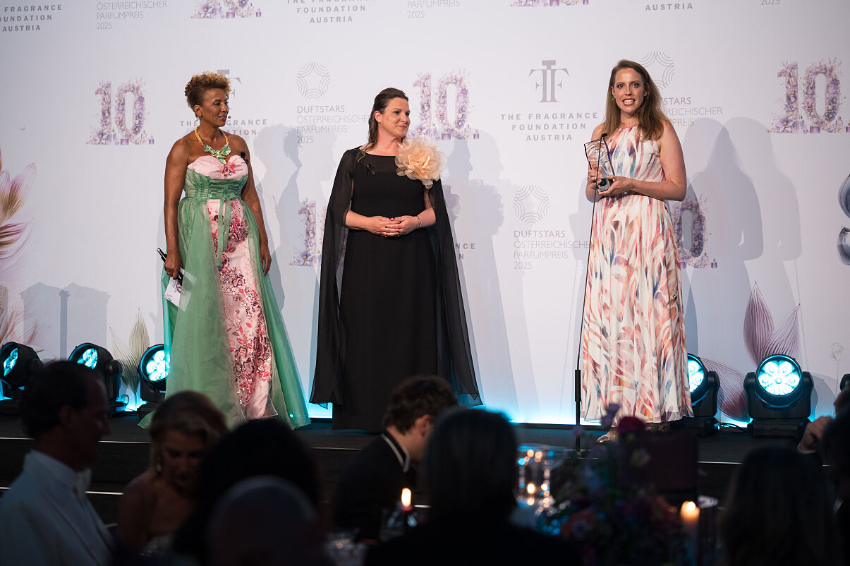 DUFTSTARS 2025_Media Awards Print_Arabella Kiesbauer_Elisabeth Laimighofer_Manuela Kowarz (Chanel) ©MarkusWache
