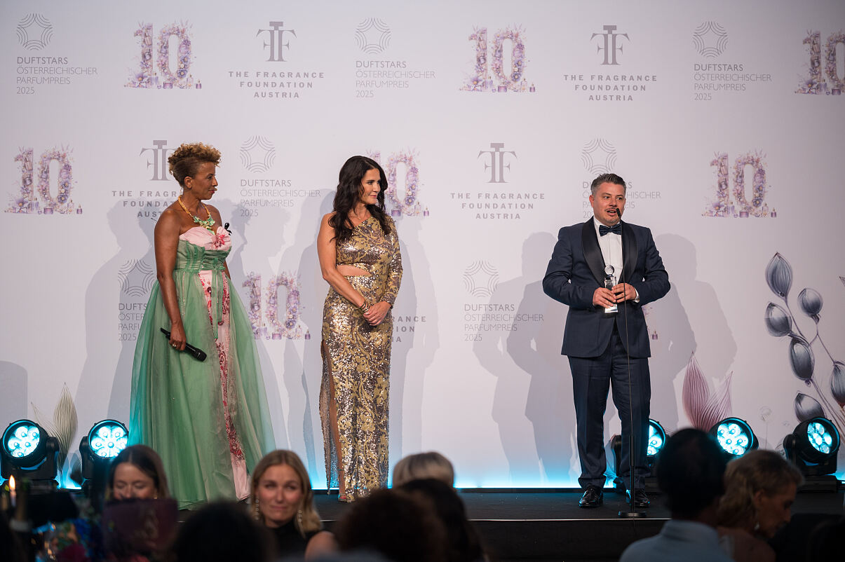 DUFTSTARS 2025_Prestige Herren_Arabella Kiesbauer_Mariella Ahrens_Fabrice Gaboriaud (Issey Miyake) ©MarkusWache