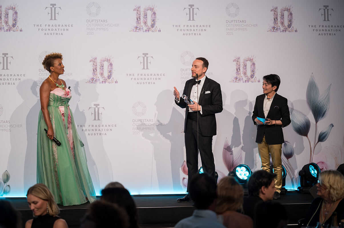 DUFTSTARS 2025_Ultra Selektiv Herren_Arabella Kiesbauer_Stefan Lindenthal (Armani Privé)_LA HONG ©MarkusWache