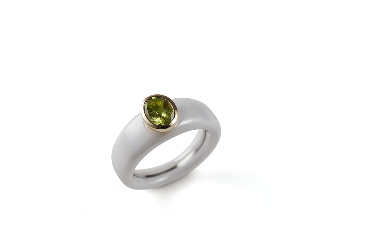 ESbD-Charlotte-Touch-TWIST-K”pfchen-Peridot-GG-585-Au397A9615_BEA 6720x4480
