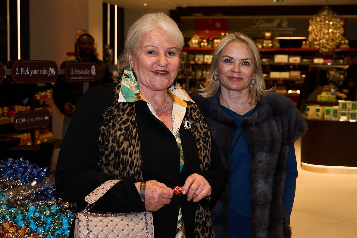 Lindt Flagship Store Vienna Marika Lichter, Manuela Fischer