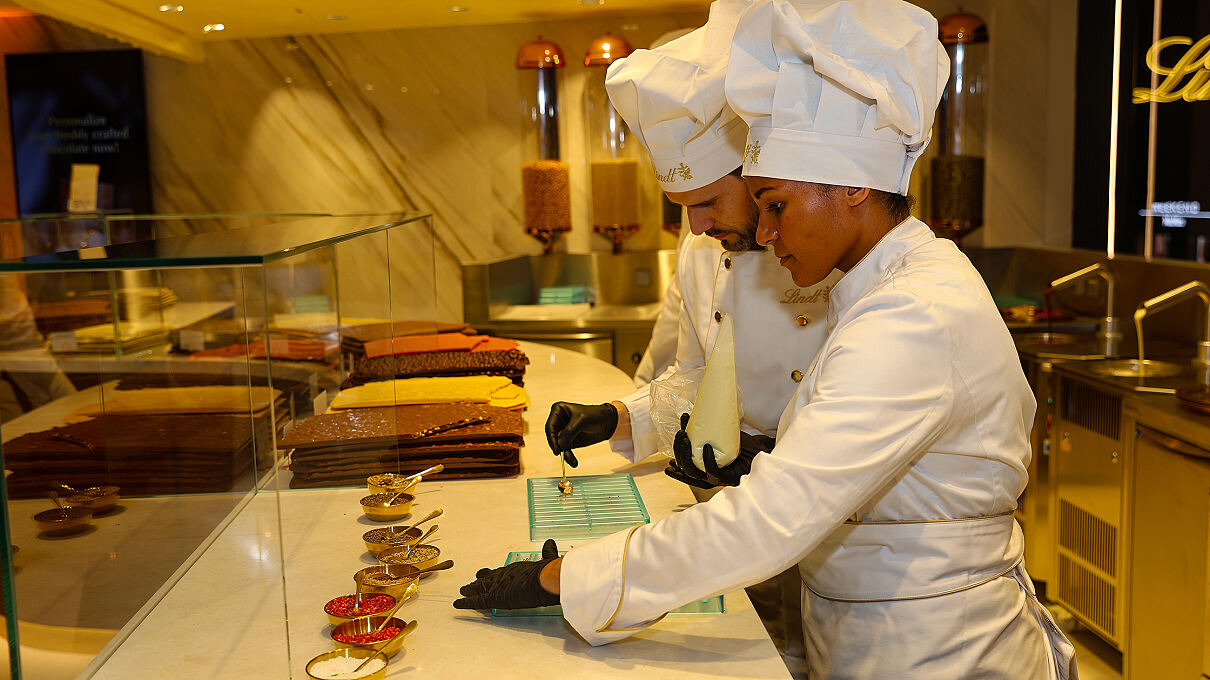 Lindt Flagship Store Vienna Maître Chocolatier Toni