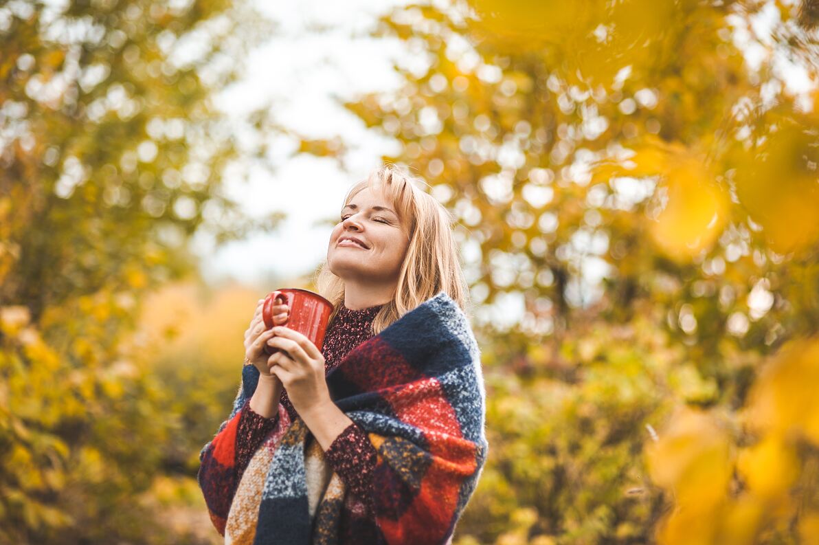 Aromapflege Evelyn Deutsch Frau in der Natur