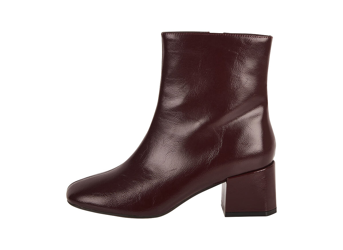 TK Maxx - Weinrote Stiefel €29,99