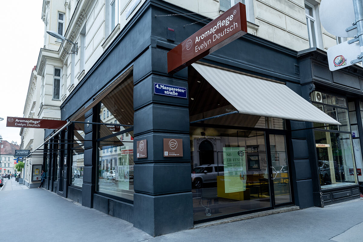 Aromapflege Evelyn Deutsch_Flagship-Store Aromapflege Wien - aussen
