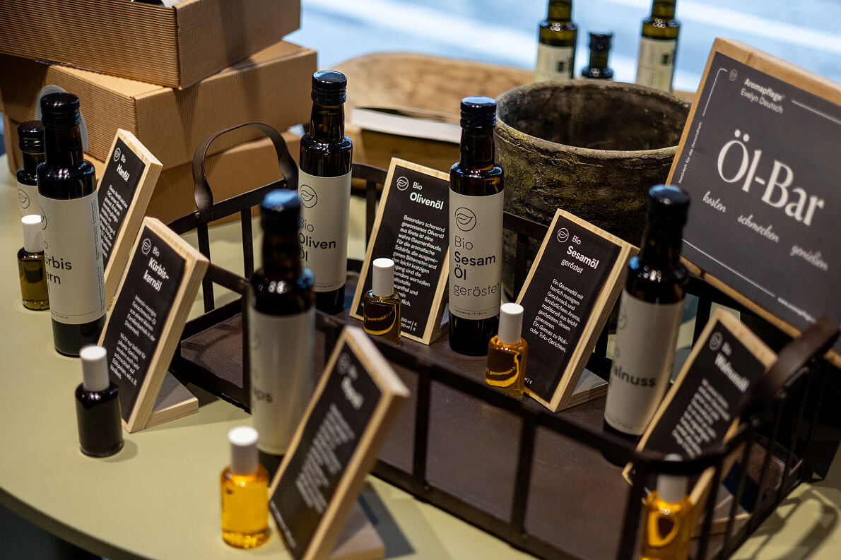 Aromapflege Evelyn Deutsch_ Flagship-Store Aromapflege Wien - Öl-Bar