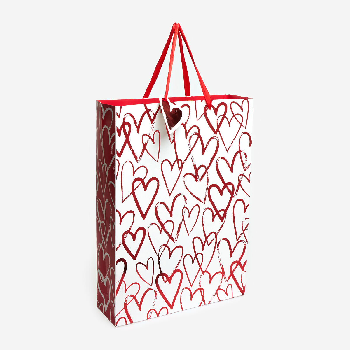 TK Maxx – Geschenktasche mit roten Herzen €2,99 ( UVP €3,99)