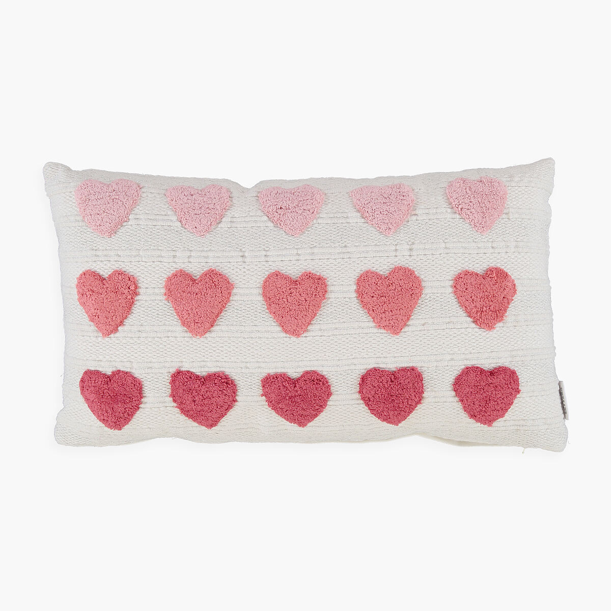 TK Maxx – Weiß-rotes Herz-Kissen €24,99