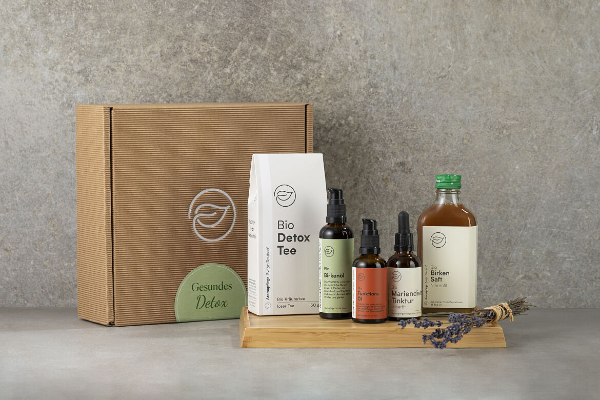 Symptome wie Erschöpfung oder Antriebslosigkeit zeigen oft, dass der Organismus nach dem Winter neue Energie braucht. Dafür wurde die Aromapflege Kur „Gesundes Detox“ entwickelt. Bild: Aromapflege Evelyn Deutsch_Aromapflege Kur Gesundes Detox_EUR 69,90_3