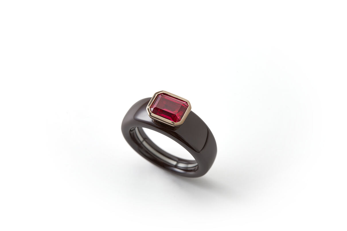 ES_Charlotte TOUCH Kopf TWIST mit LG Rubin_00155432